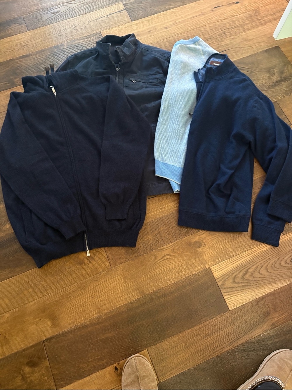 Lot of 4 XL Men's Navy and Light Blue Sweaters